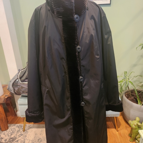 Gallery Woman Black Faux Fur Lined Coat - Picture 2 of 7